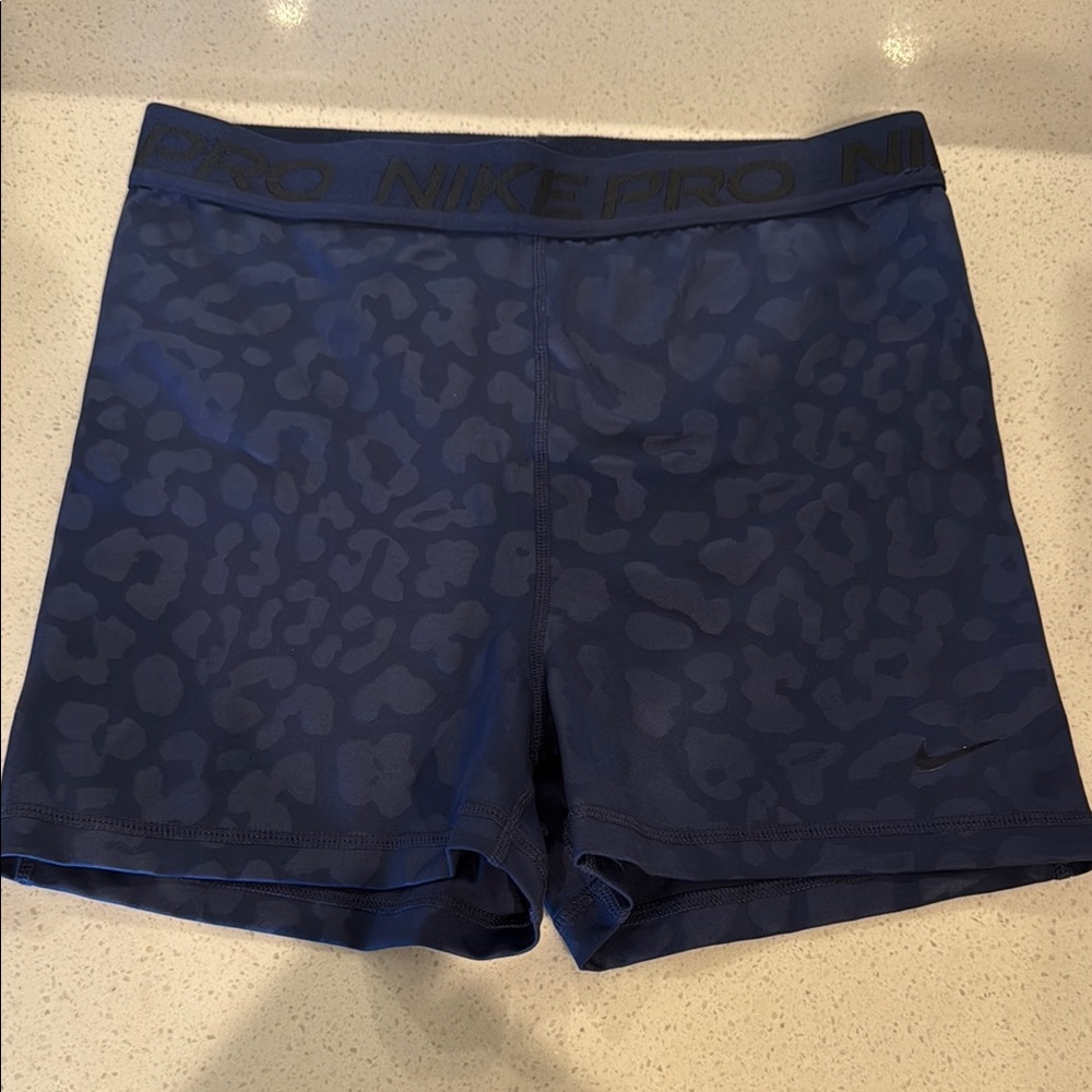 Nike Pro Dri-fit high waisted 3” printed shorts size medium